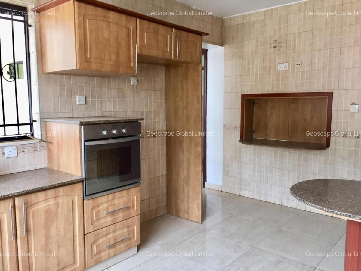 4 Bed House with En Suite in Spring Valley - 12