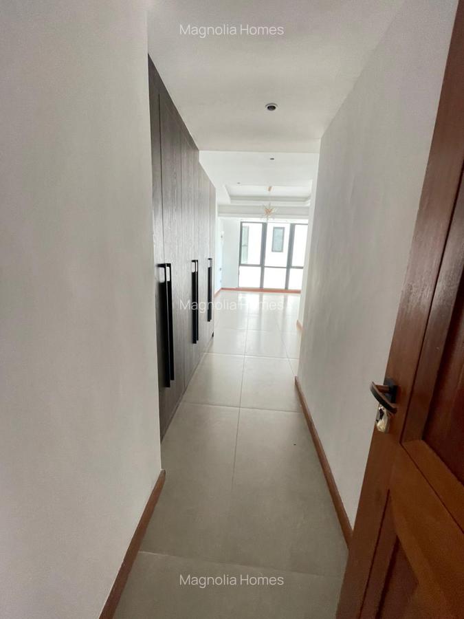 4 Bed Apartment in Riverside - 3