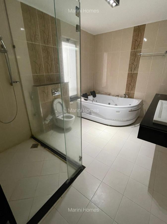 3 Bed Apartment with En Suite in Riverside - 13