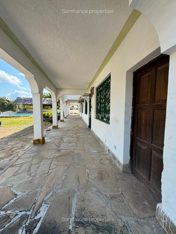 Furnished 0.25 ac Commercial Property with Service Charge Included at Kilua - 5