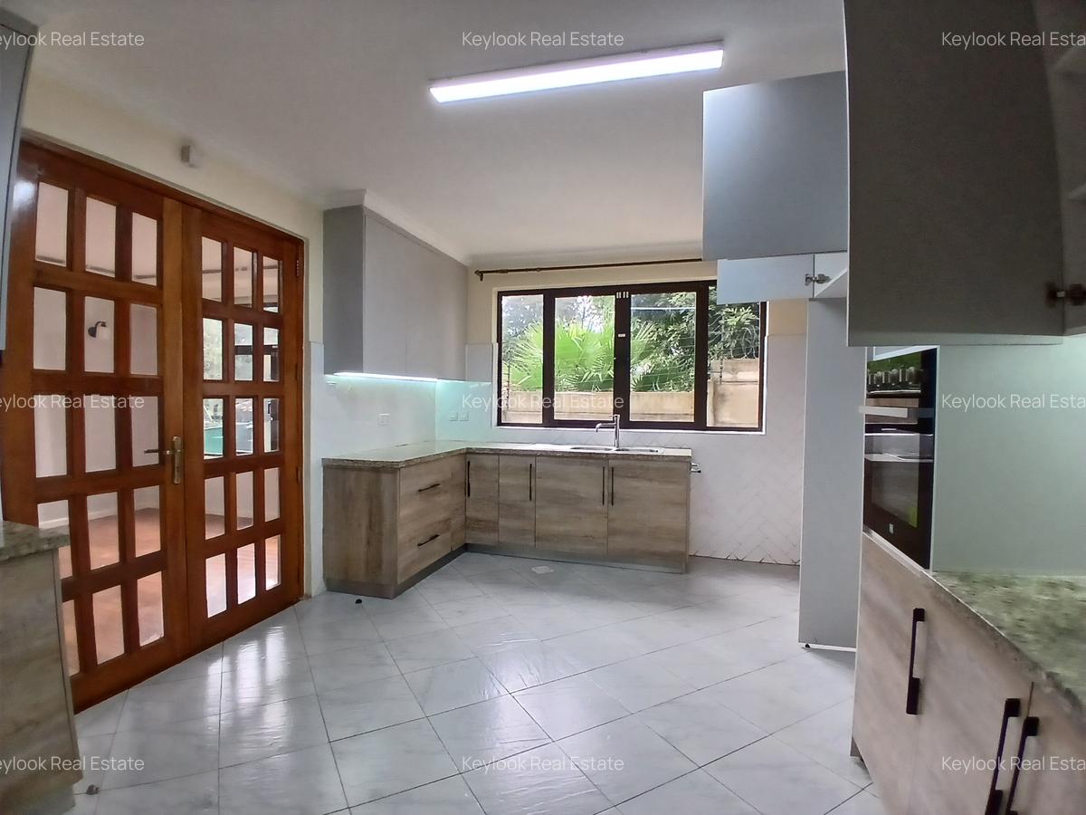 4 Bed Townhouse with En Suite at Lavington - 10