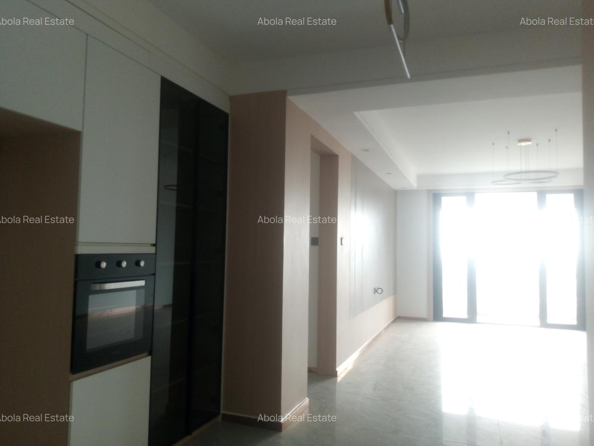 3 Bed Apartment with En Suite in Riverside - 4