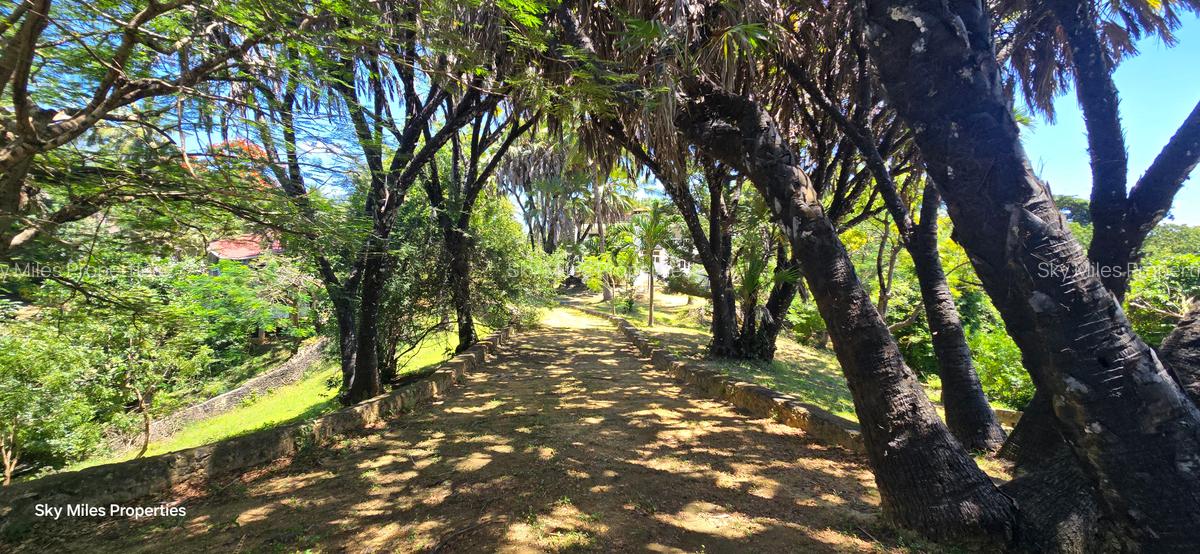 6 Bed Villa with En Suite at Aloo Drive Residence - 12