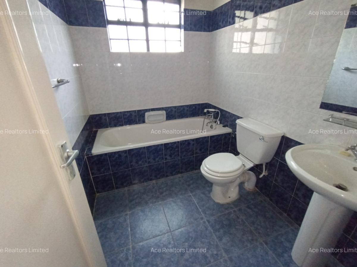 2 Bed Apartment with En Suite at Near Sarit Centre - 11