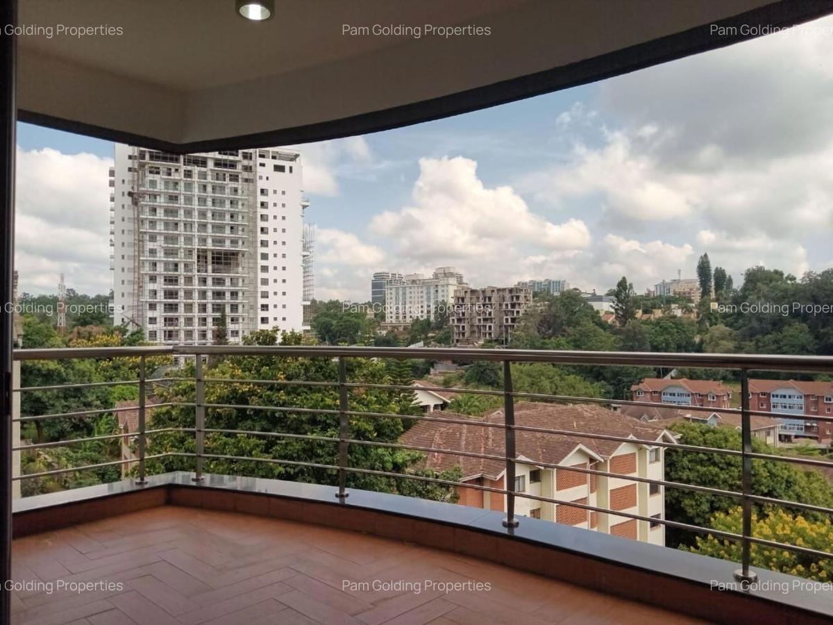 3 Bed Apartment with En Suite in Riverside - 17