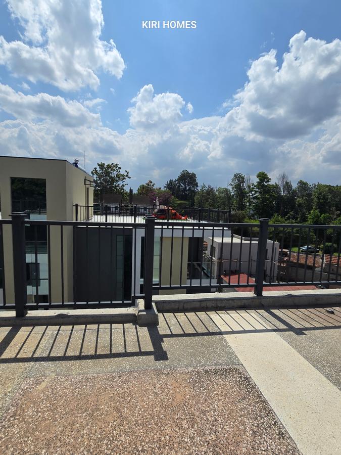 5 Bed Townhouse with En Suite in Lavington - 4