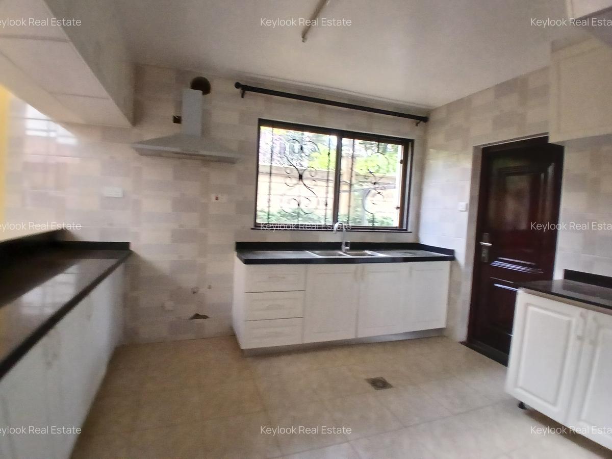 5 Bed Townhouse with En Suite at Lavington Green - 12