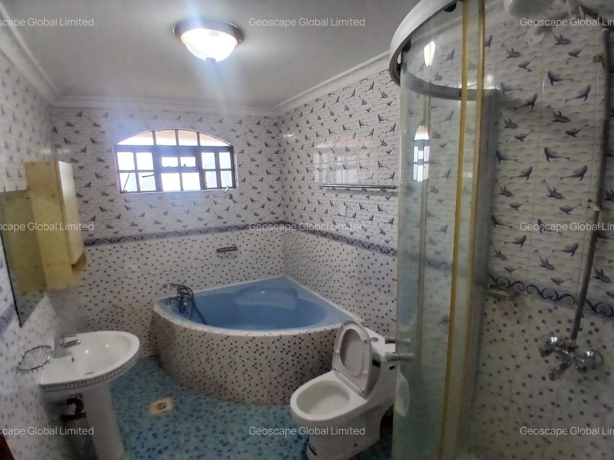 5 Bed House with En Suite in Runda - 5