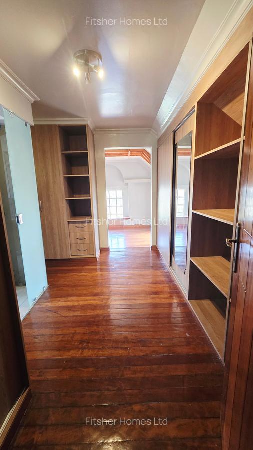 4 Bed House with En Suite in Runda - 20