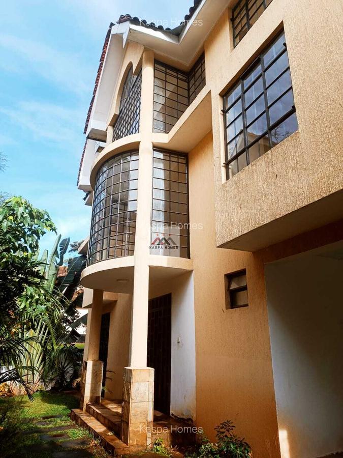 5 Bed Townhouse with En Suite in Westlands Area - 13