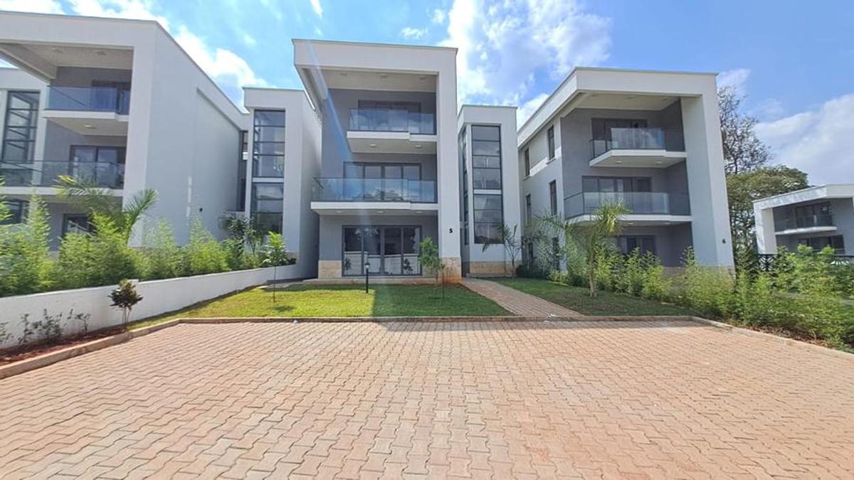 5 Bed Townhouse with En Suite at Lavington - 1