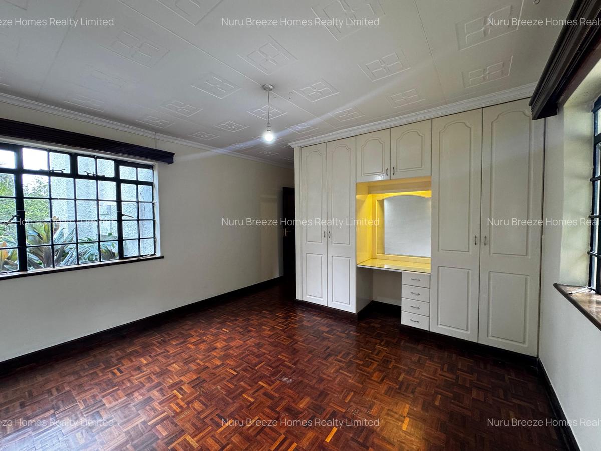 4 Bed House with En Suite in Runda - 18