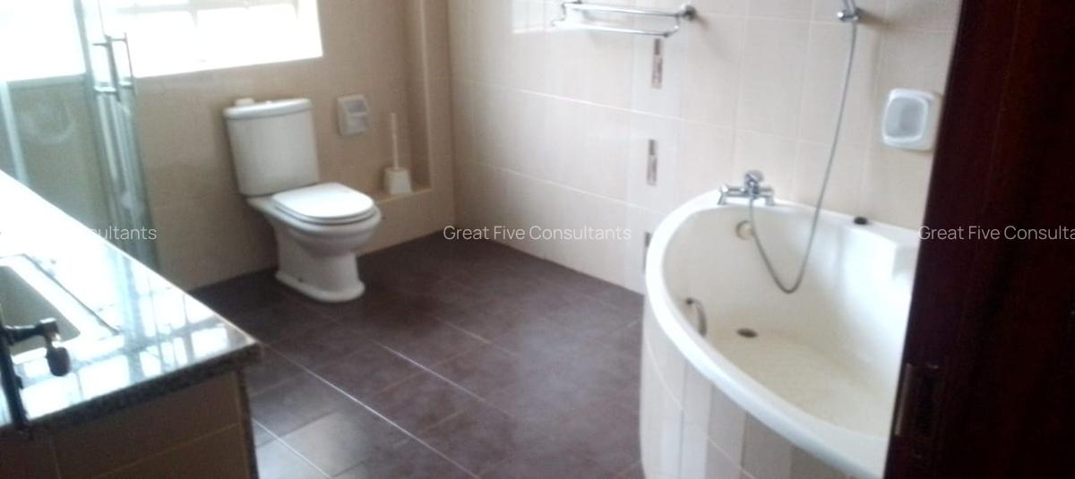 5 Bed Villa with En Suite in Runda - 13