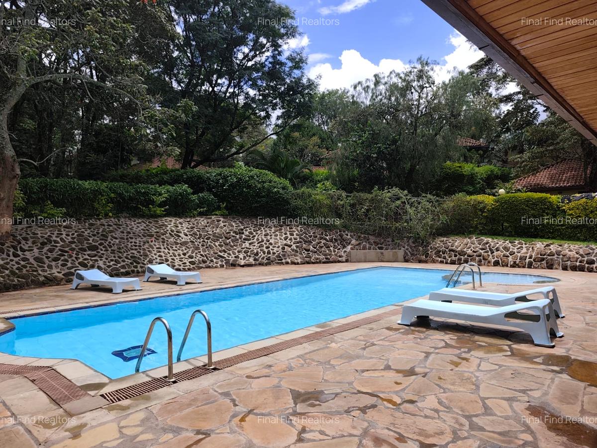 5 Bed Townhouse with Swimming Pool in Rosslyn - 4