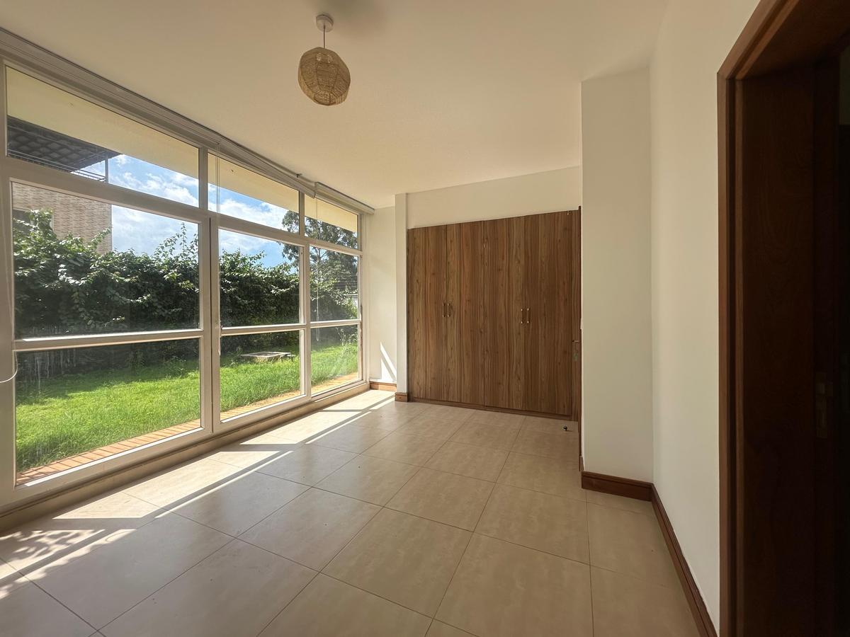 5 Bed Villa with En Suite at Lavington - 2