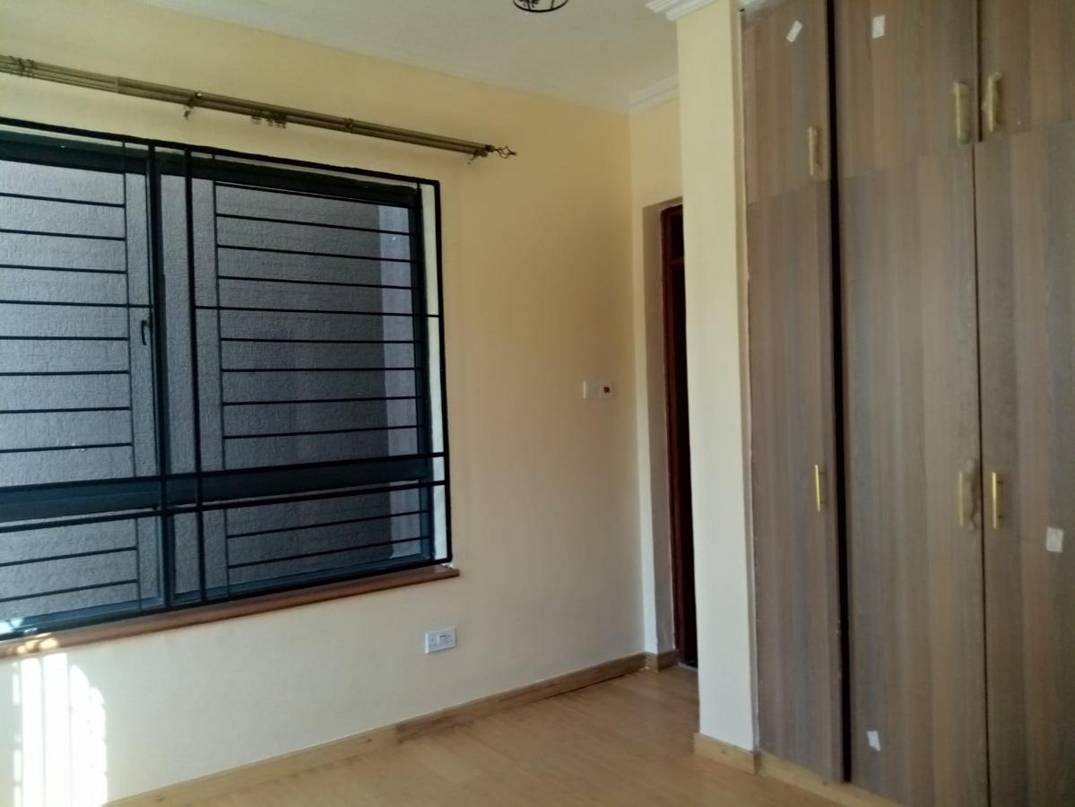 5 Bed House with En Suite in Lavington - 15