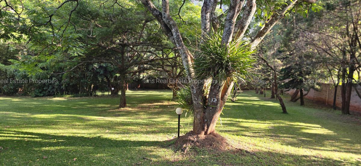 4 Bed House with En Suite in Lavington - 3