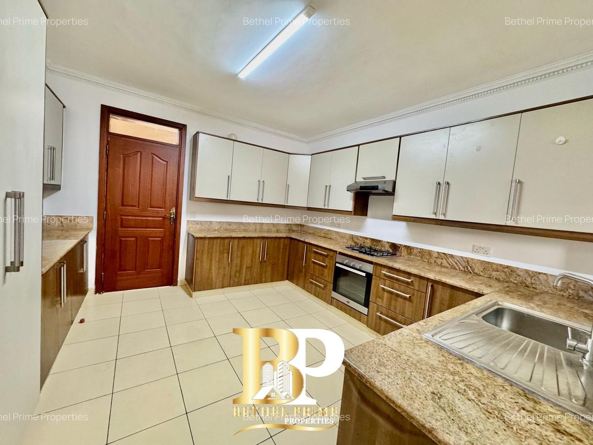 3 Bed Apartment with En Suite in Riverside - 7