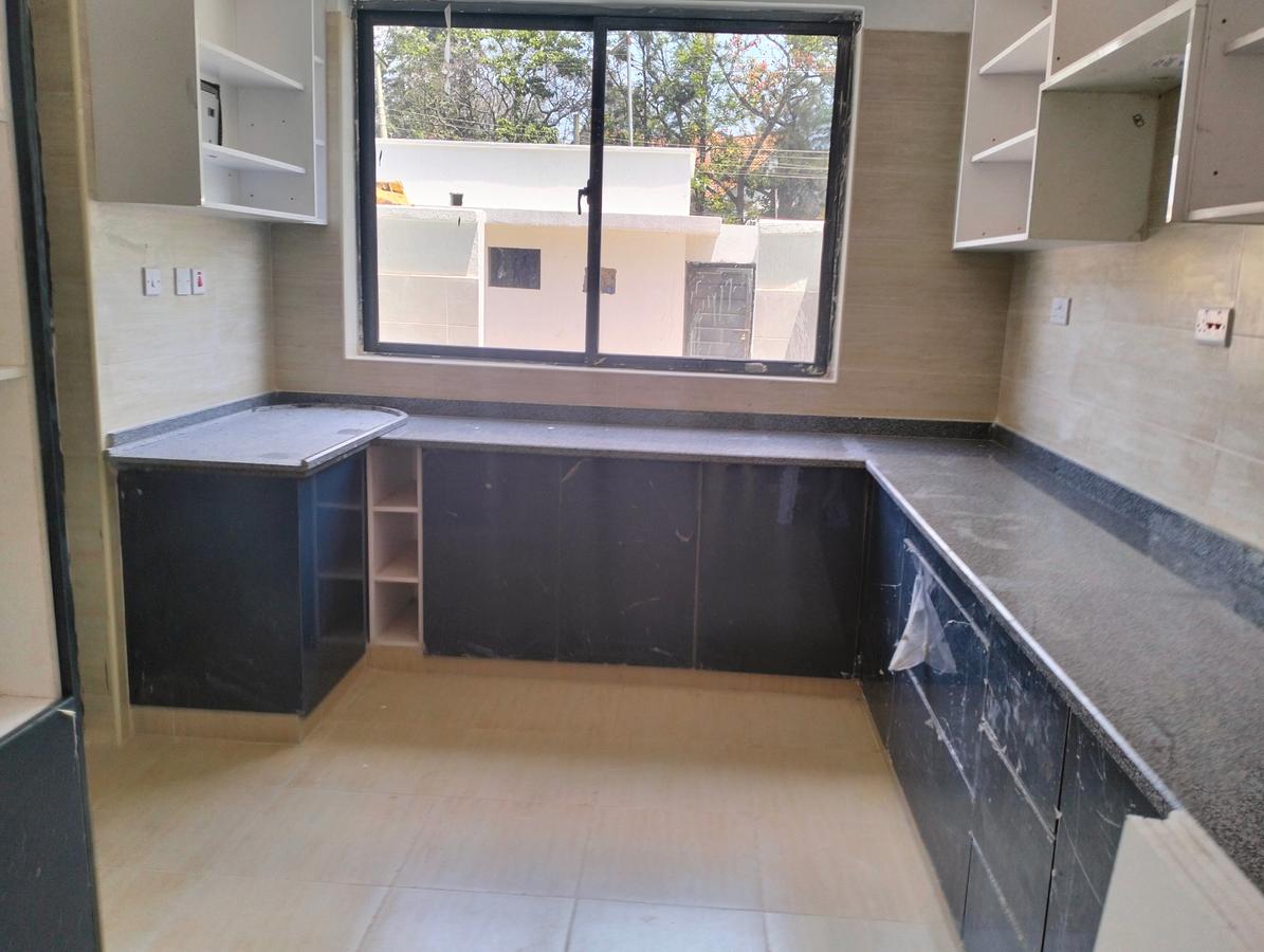 4 Bed Townhouse with En Suite in Lavington - 6