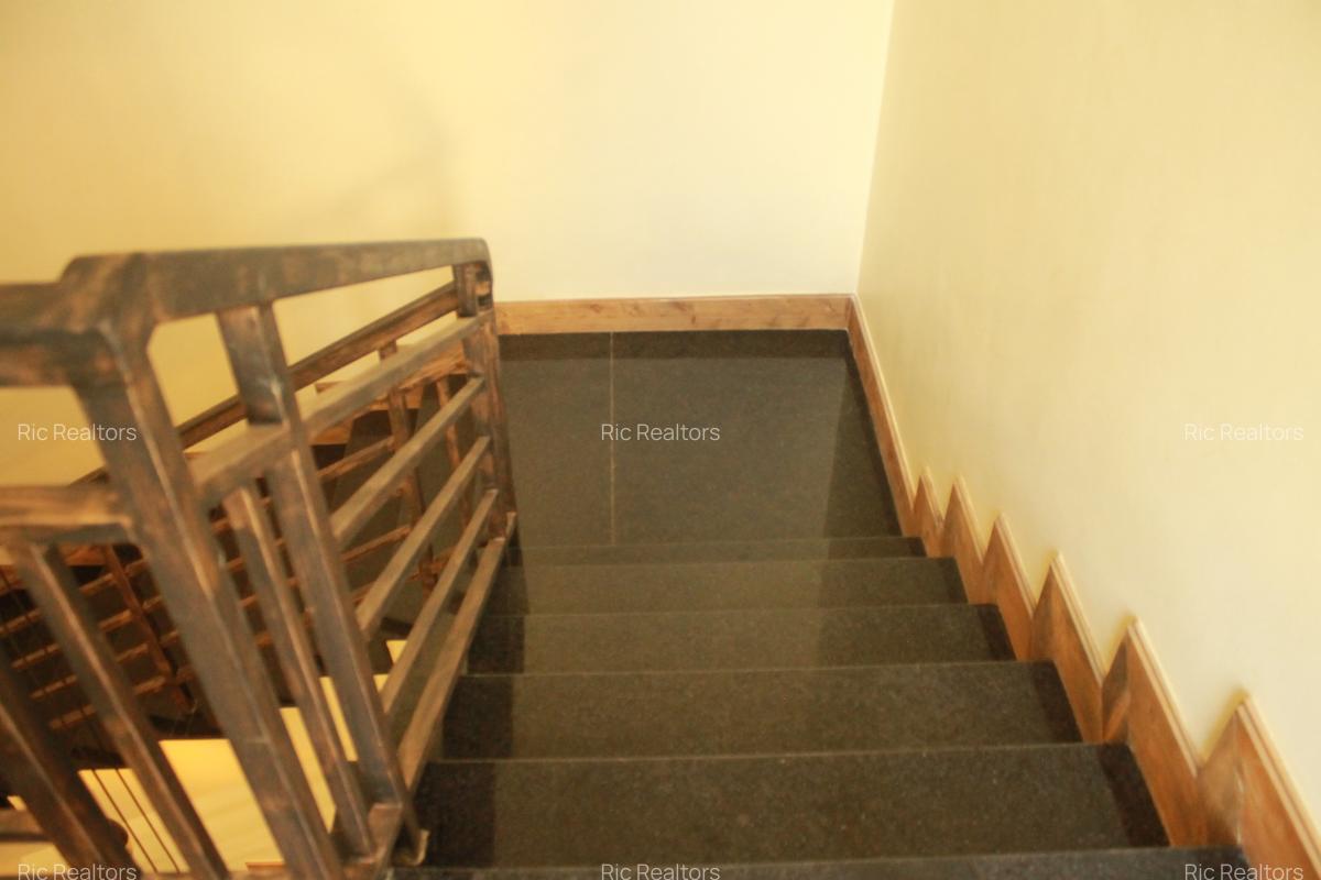 4 Bed Townhouse with En Suite at Banana (Raini Road) - 10