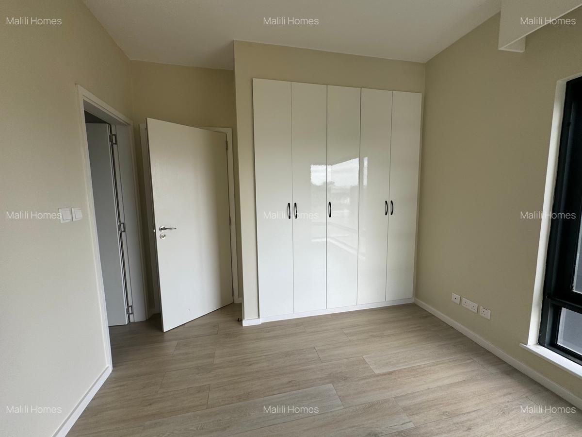 4 Bed Apartment in Riverside - 4