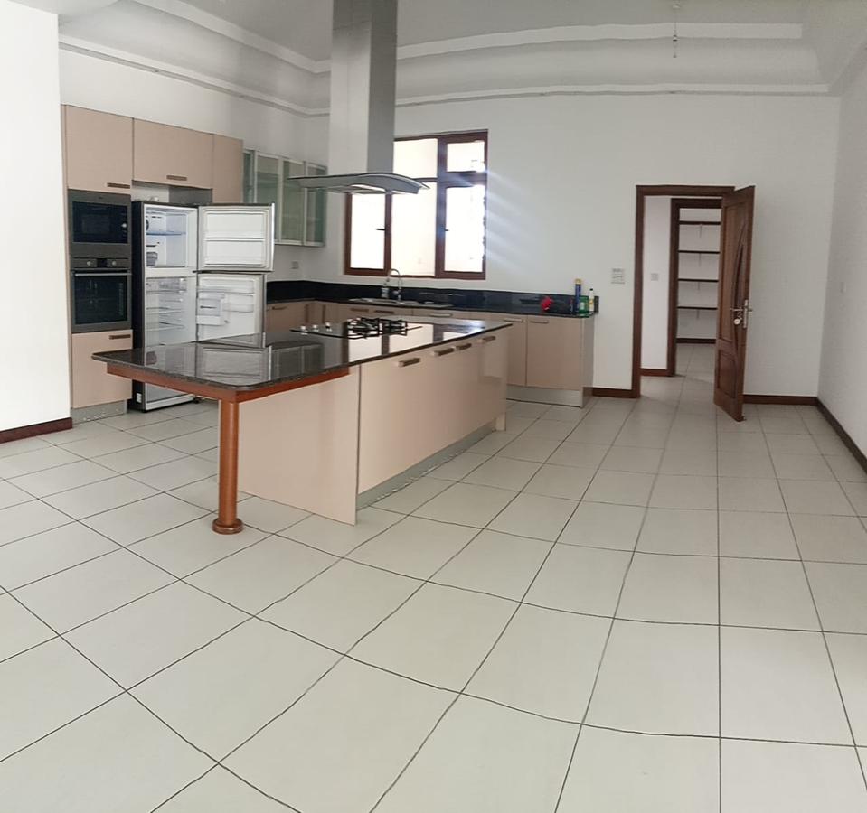 2 Bed Apartment with En Suite in Nyali Area - 5
