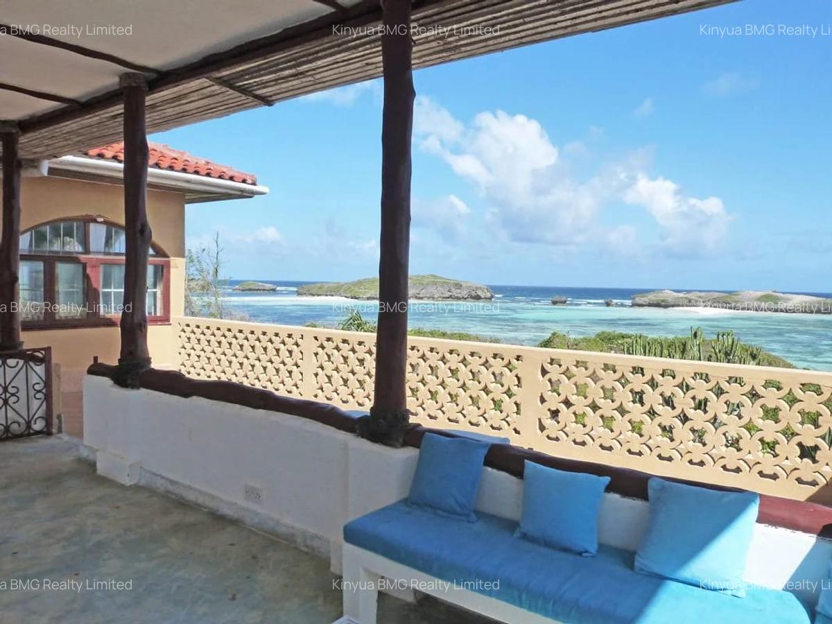 5 Bed Villa with En Suite in Watamu - 3