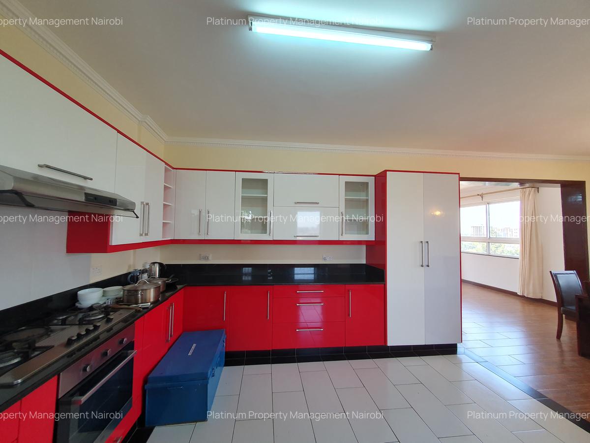 3 Bed Apartment with En Suite at River Gardens Park - 7