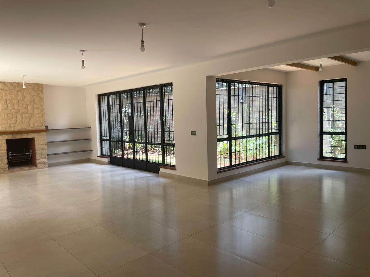 5 Bed House with En Suite in Lavington - 16