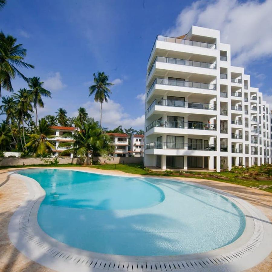 Serviced 3 Bed Apartment with Swimming Pool at Pirates - 3