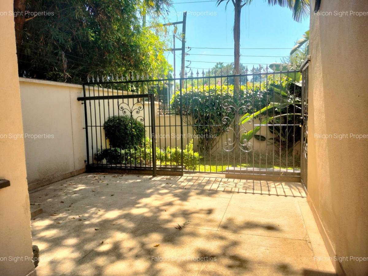 5 Bed Townhouse with Garden at Situated In Ambiance Neighborhood - 6