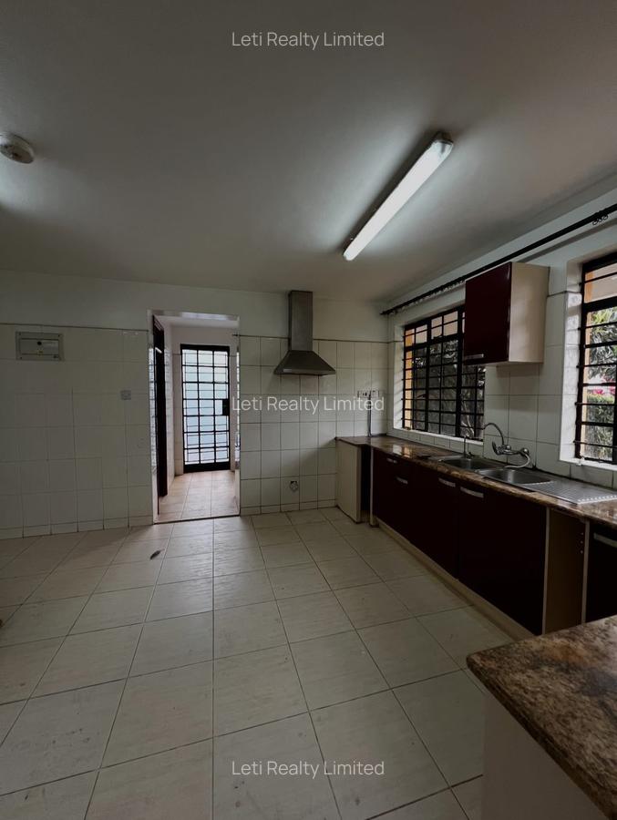 4 Bed Townhouse with En Suite in Lavington - 7