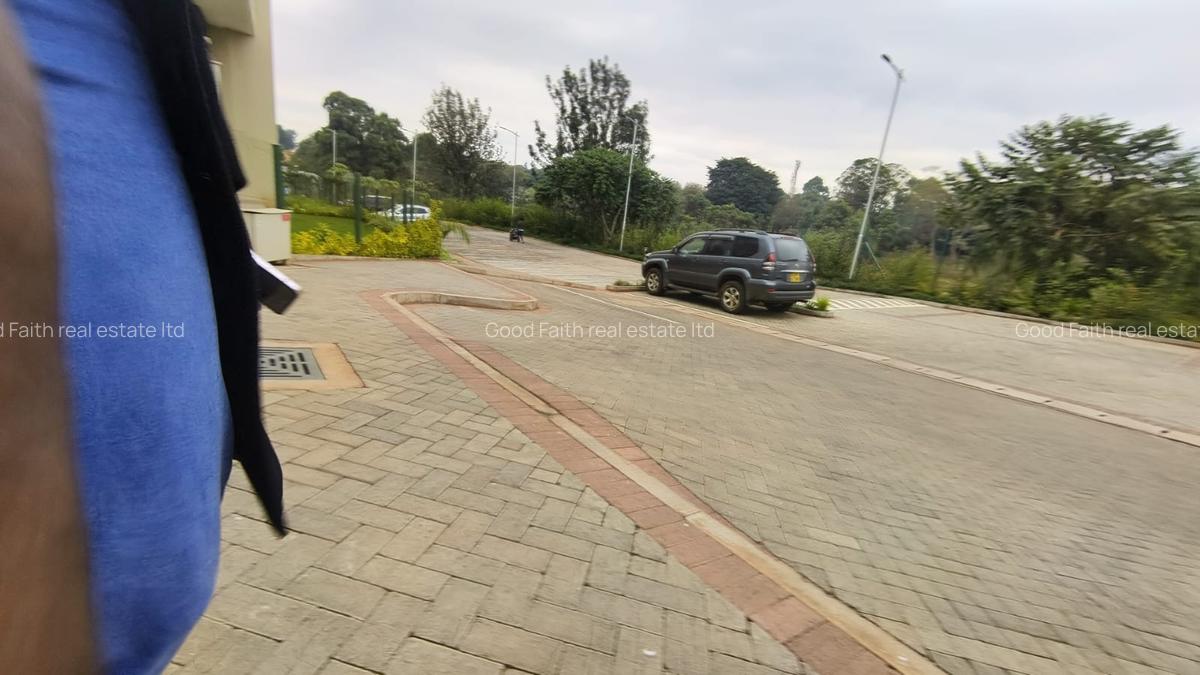 4 Bed House with En Suite at Two Rivers - 3