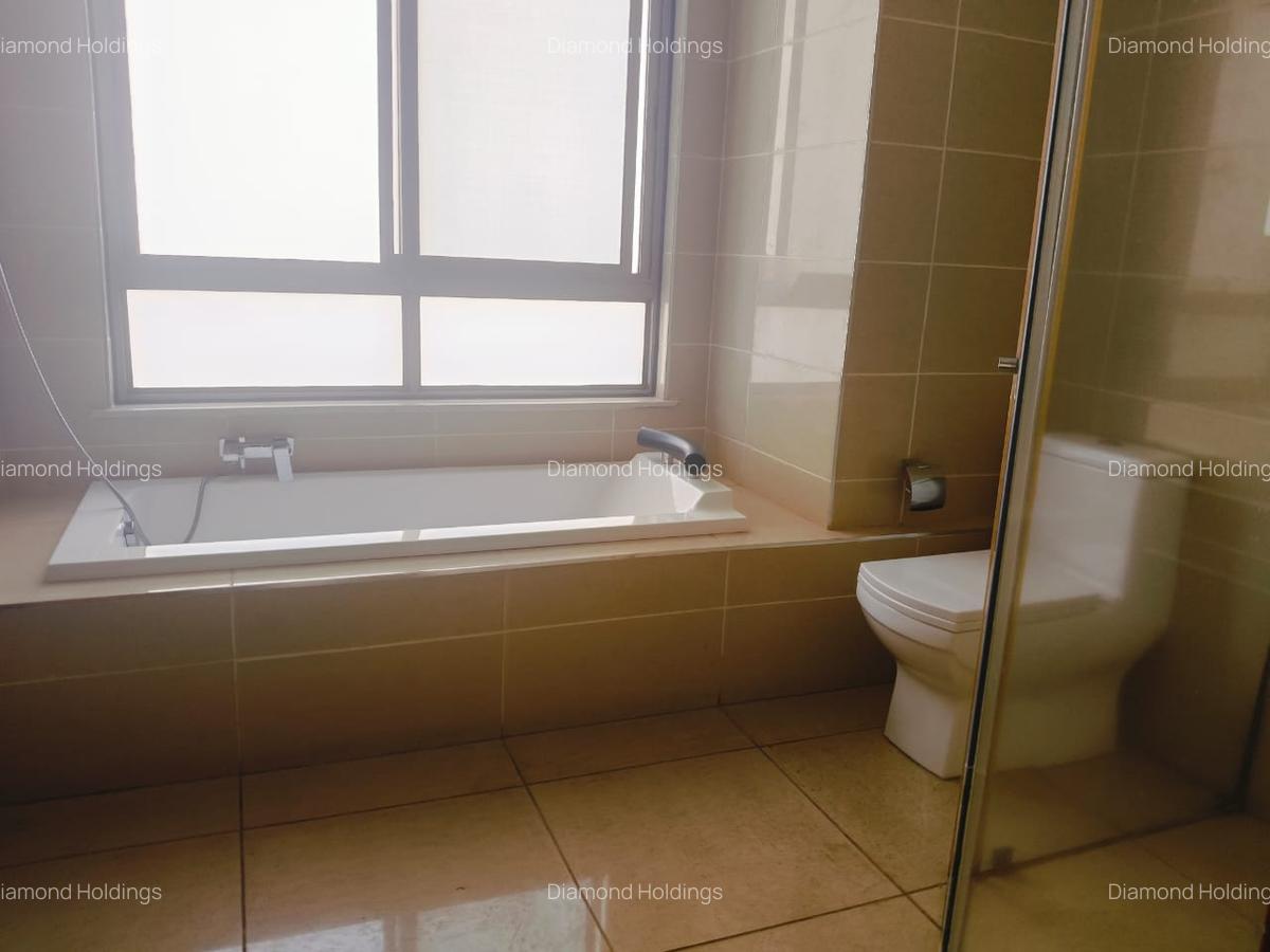 3 Bed Apartment with En Suite at Parklands - 10