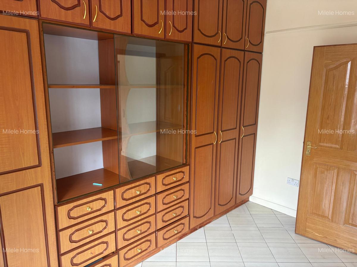 4 Bed Townhouse with En Suite at Matundu Lane - 16