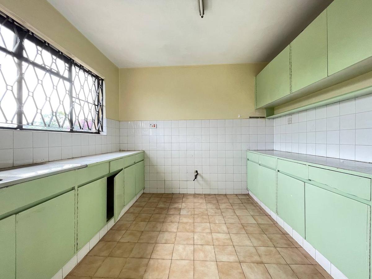 3 Bed Apartment with En Suite in Kilimani - 3