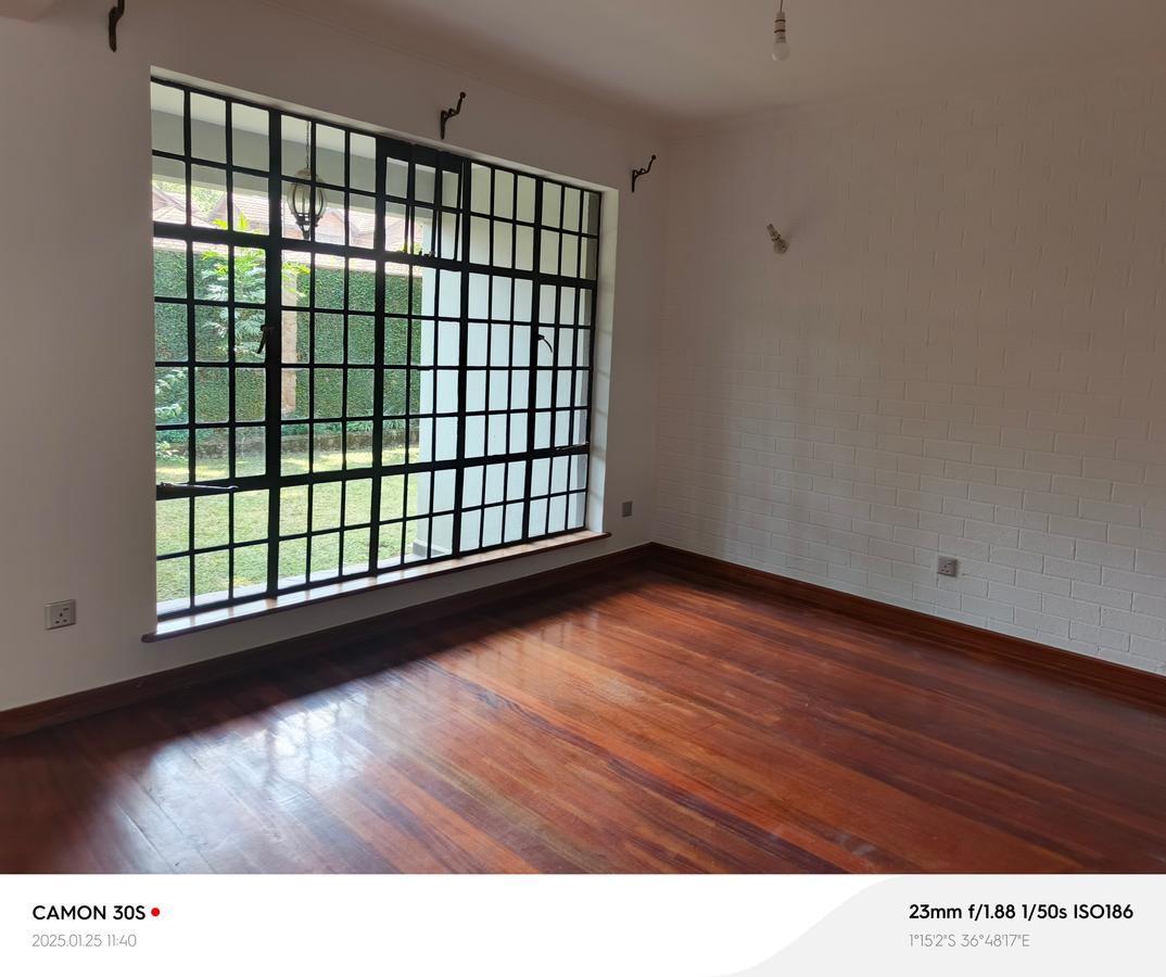 5 Bed Townhouse with En Suite in Spring Valley - 8