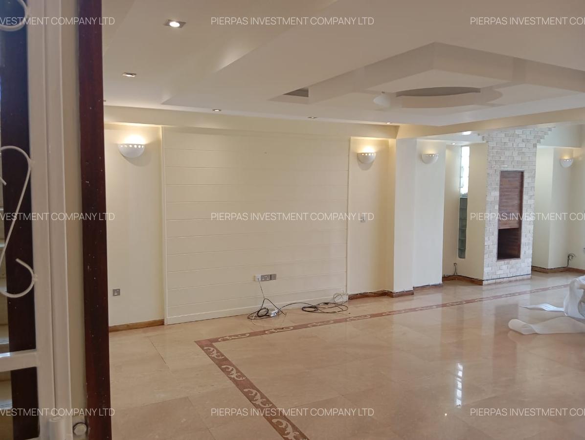 5 Bed Townhouse with En Suite in Lavington - 14