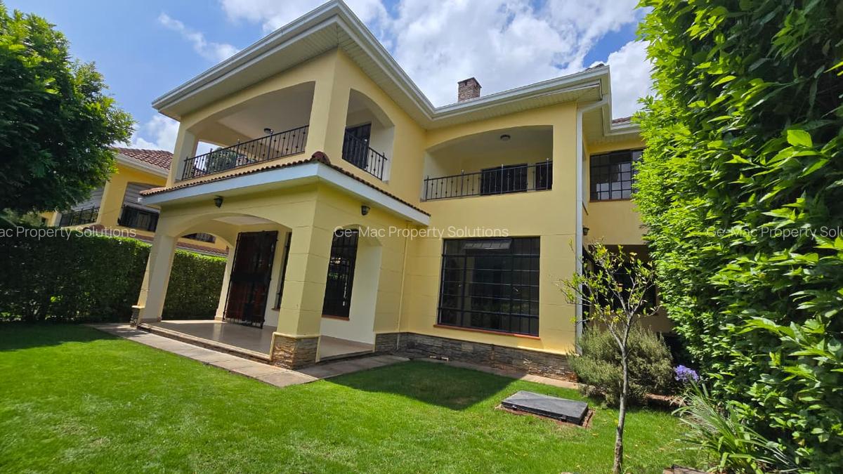 4 Bed House with En Suite in Lavington - 1