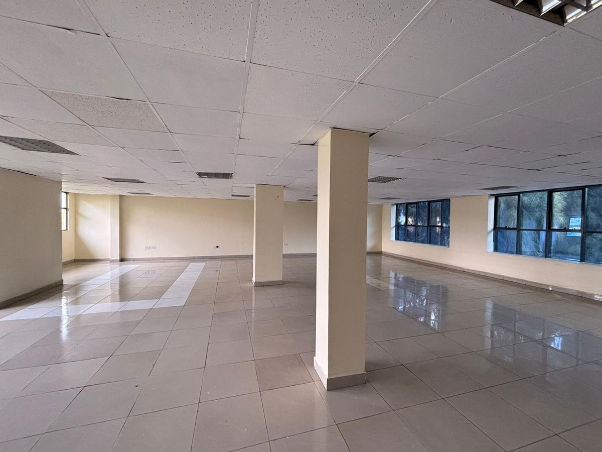 2,100 ft² Office with Fibre Internet in Lavington - 6