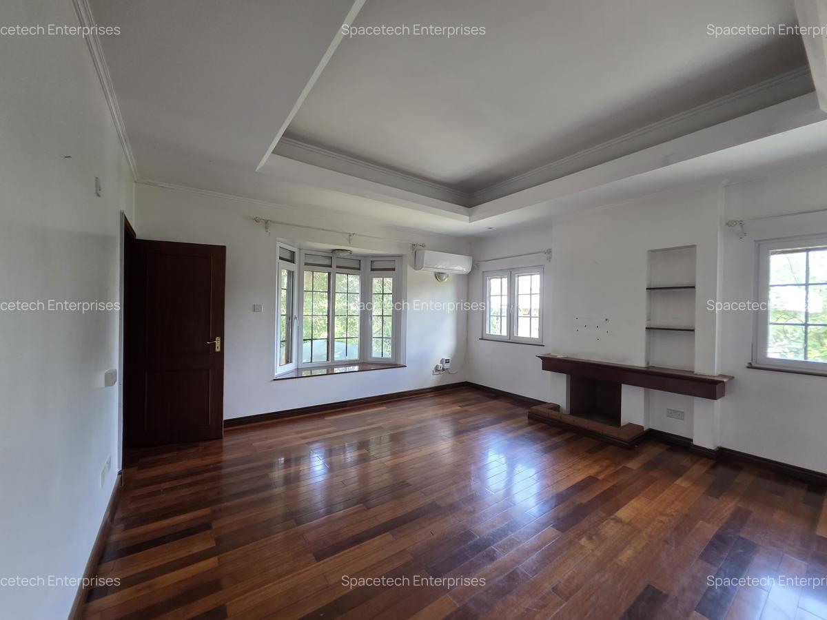 4 Bed Townhouse with En Suite in General Mathenge - 6