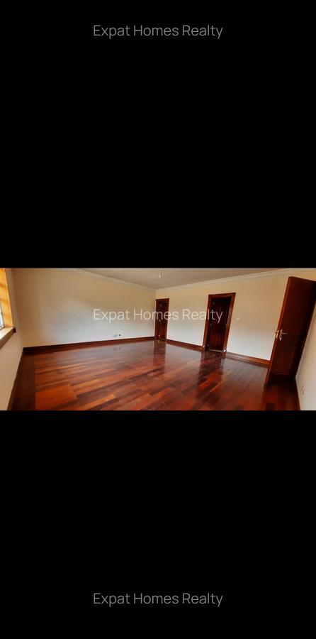 4 Bed House with En Suite in Lavington - 7