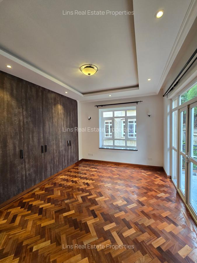 5 Bed Townhouse with En Suite in Lavington - 12