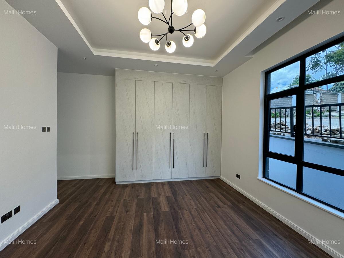 5 Bed Townhouse with En Suite in Lavington - 4