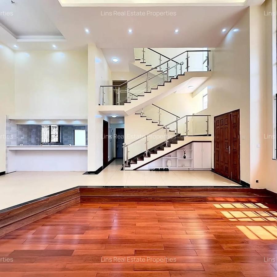 5 Bed Townhouse with En Suite in Lavington - 2