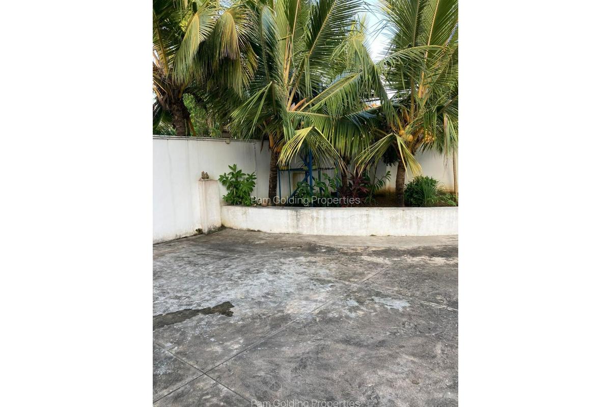 5 Bed House with En Suite in Mombasa Island - 2