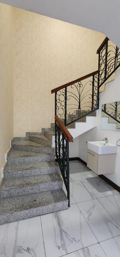 4 Bed Apartment with En Suite in Kilimani - 5