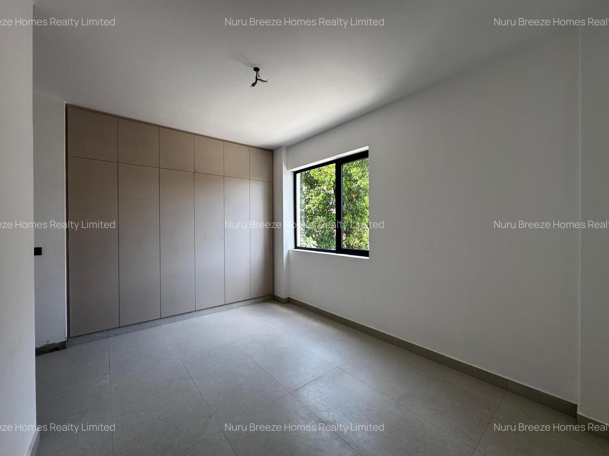 3 Bed Apartment with En Suite in Brookside - 6