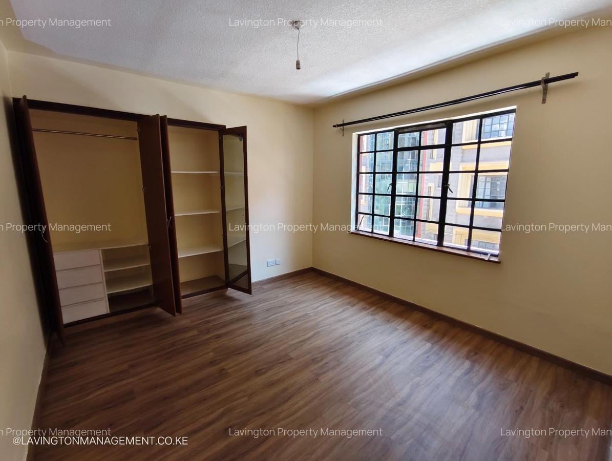 3 Bed Apartment with En Suite at Lavington - 6