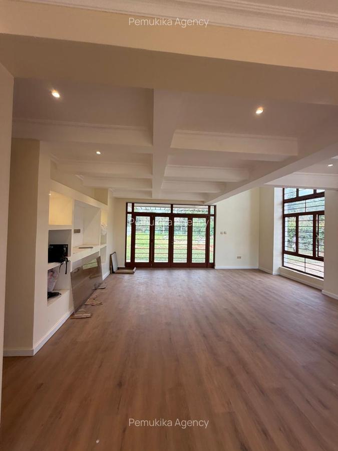 4 Bed House with Swimming Pool at B - 4